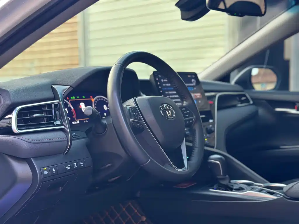 Toyota Camry 2023 — фото 17