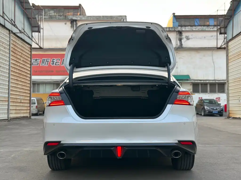 Toyota Camry 2023 — фото 10