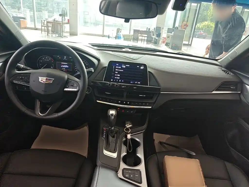 Cadillac CT4 2023 — фото 10