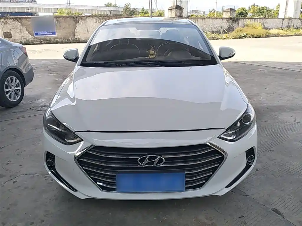 Hyundai Elantra 2018 — фото 3