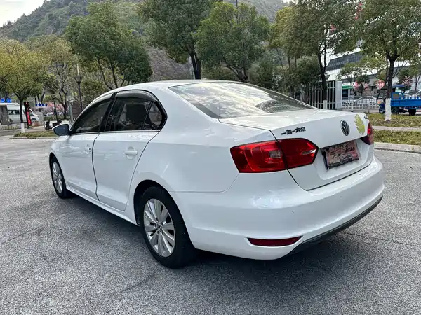 Volkswagen Sagitar 2014
