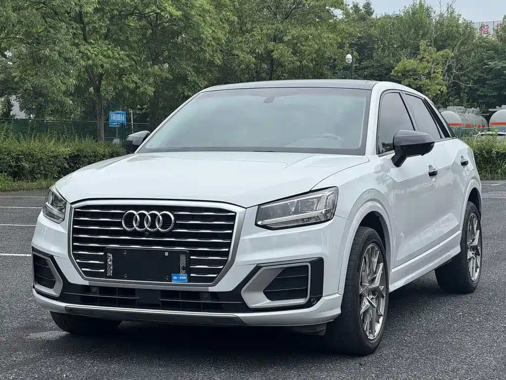 Audi Q2L 2020 — фото 1