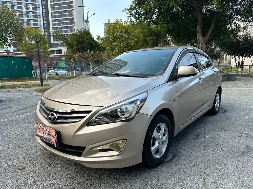 Hyundai Verna 2016 — фото 1
