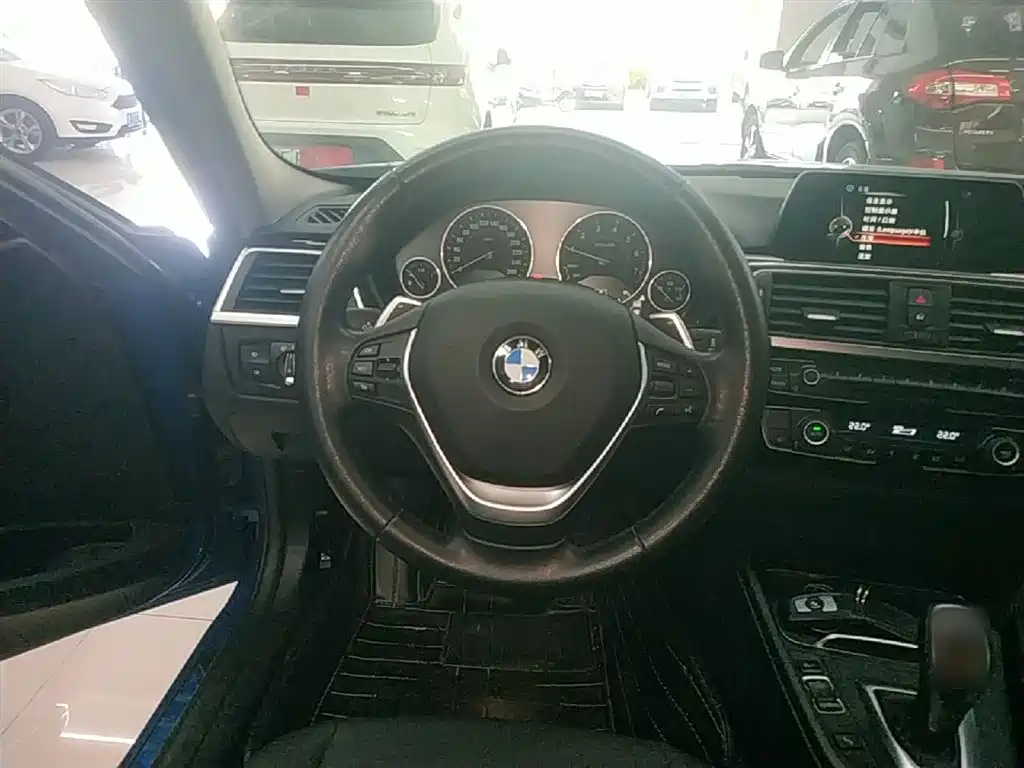 BMW 3 Series 2017 — фото 11