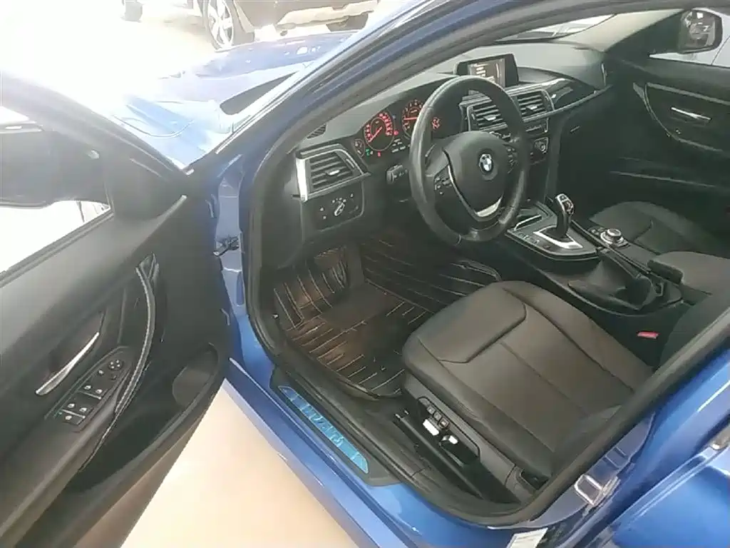 BMW 3 Series 2017 — фото 16