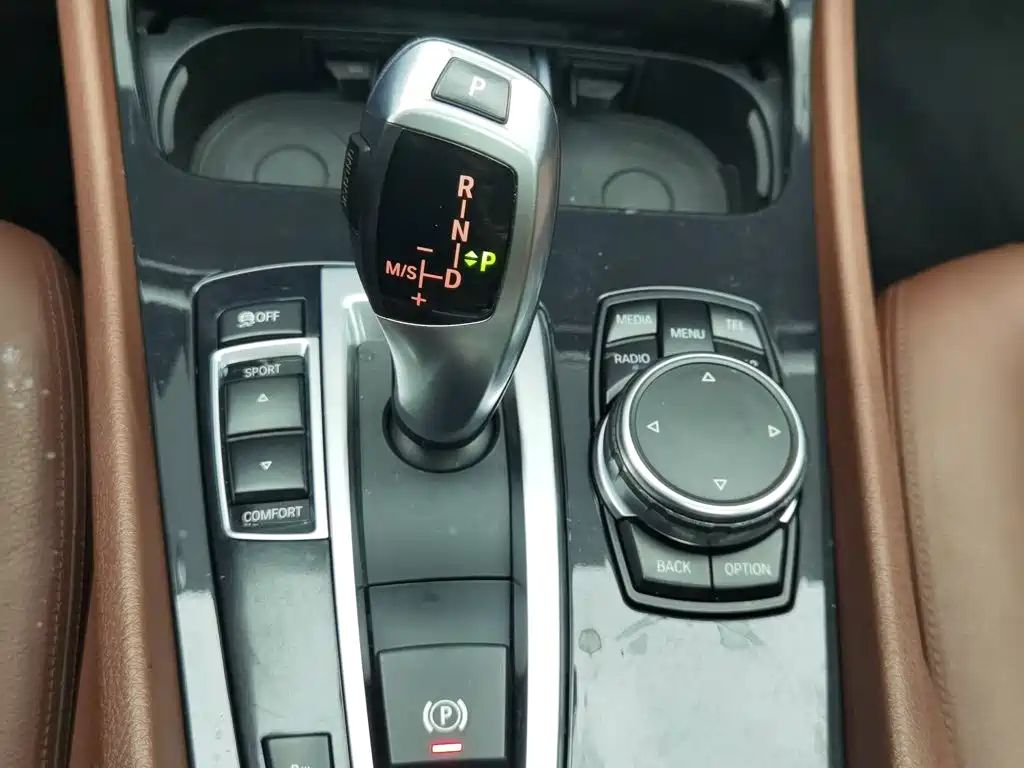 BMW 5 Series GT 2015 — фото 13