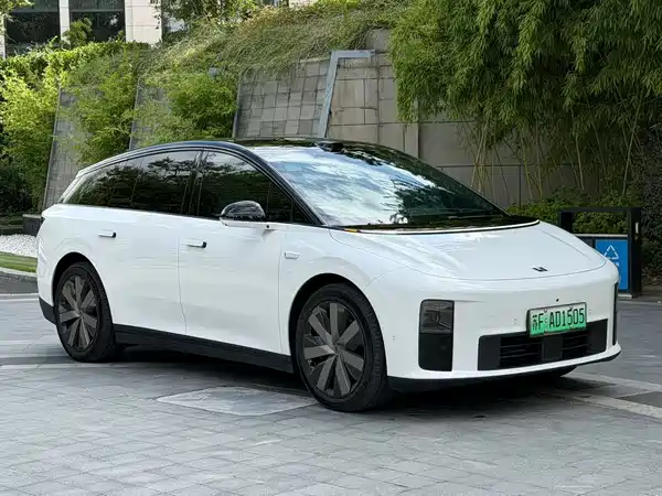Li Auto i6 2025