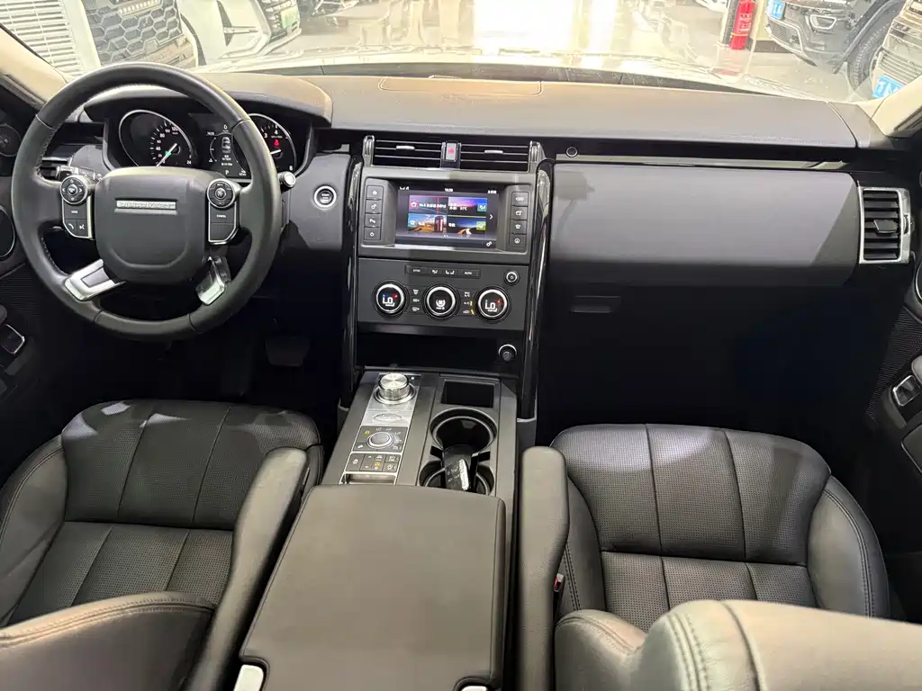 Land Rover Discovery 2017 — фото 12