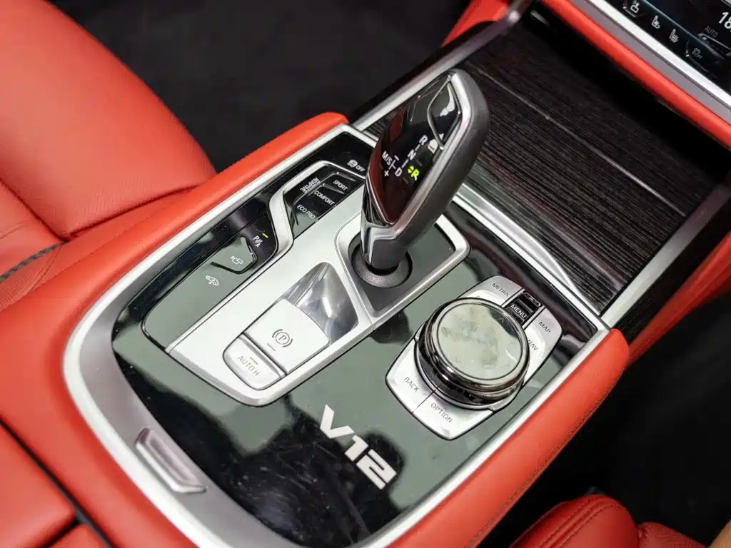 BMW 7 Series 2018 — фото 19