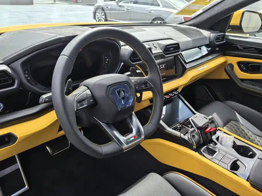 Lamborghini Urus SE — фото 5
