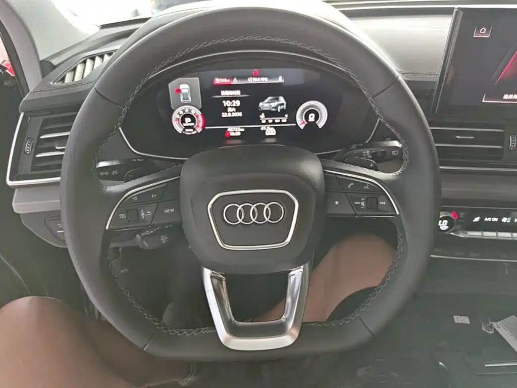 Audi Q5L 2025 — фото 11