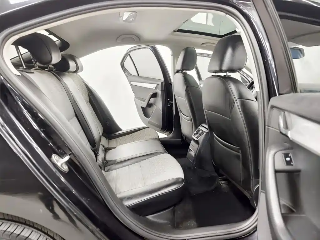Skoda Octavia 2016 — фото 15
