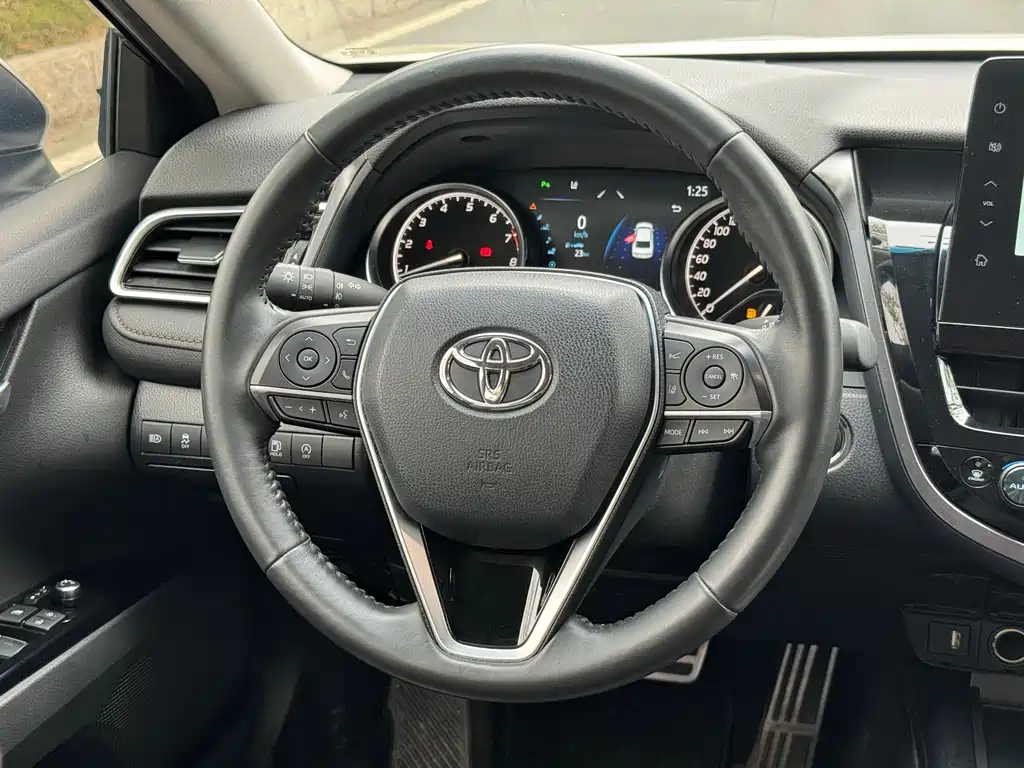 Toyota Camry 2022 — фото 7