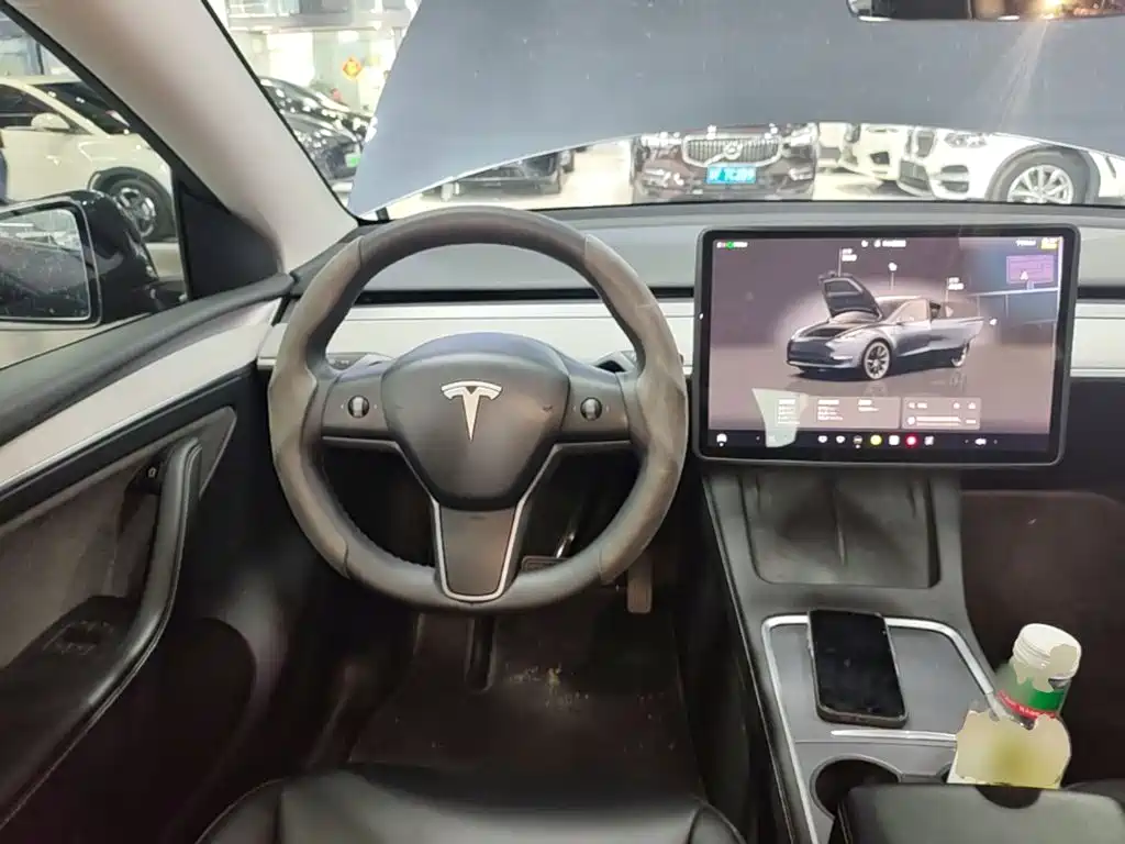 Tesla Model Y 2024 — фото 11