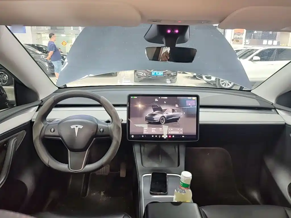 Tesla Model Y 2024 — фото 10