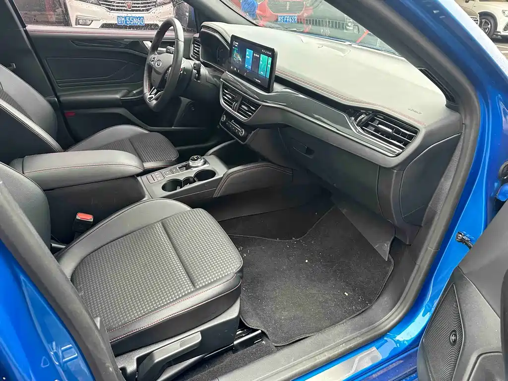 Ford Focus 2021 — фото 12