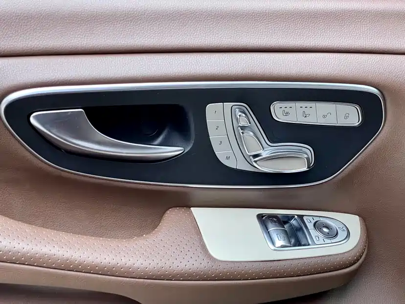Mercedes-Benz V-Class 2018 — фото 12