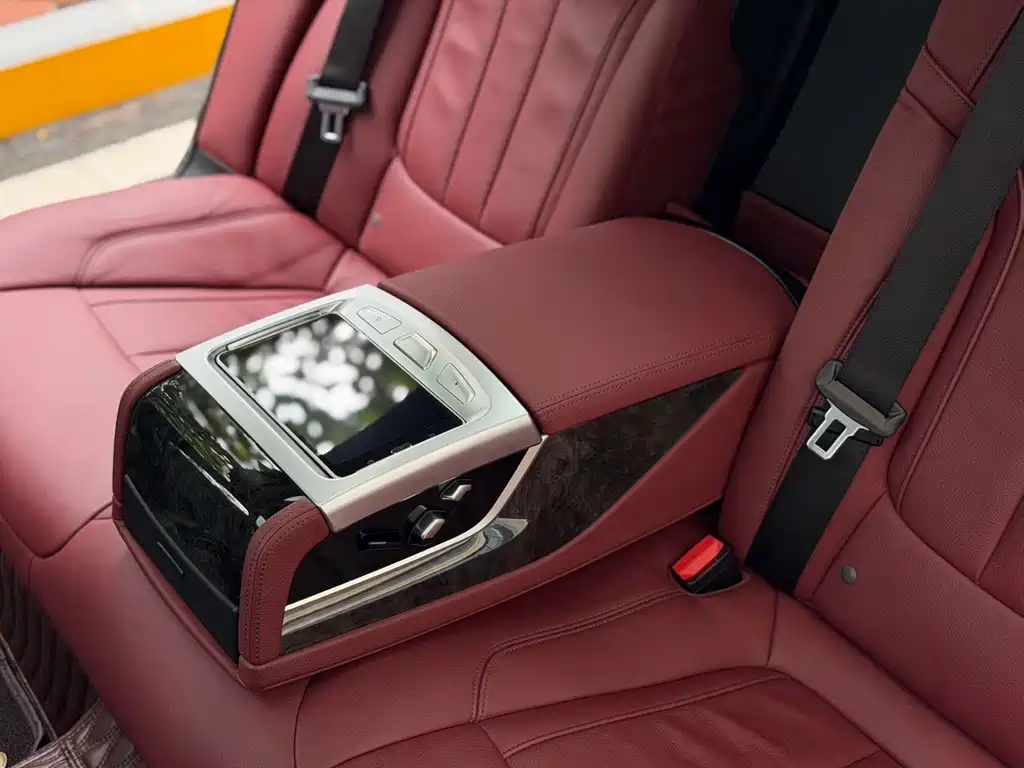 BMW 5 Series 2018 — фото 12