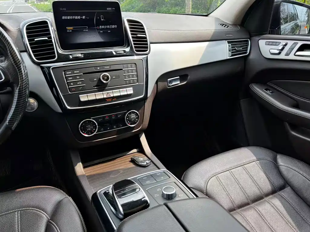 Mercedes-Benz GLS 2018 — фото 12