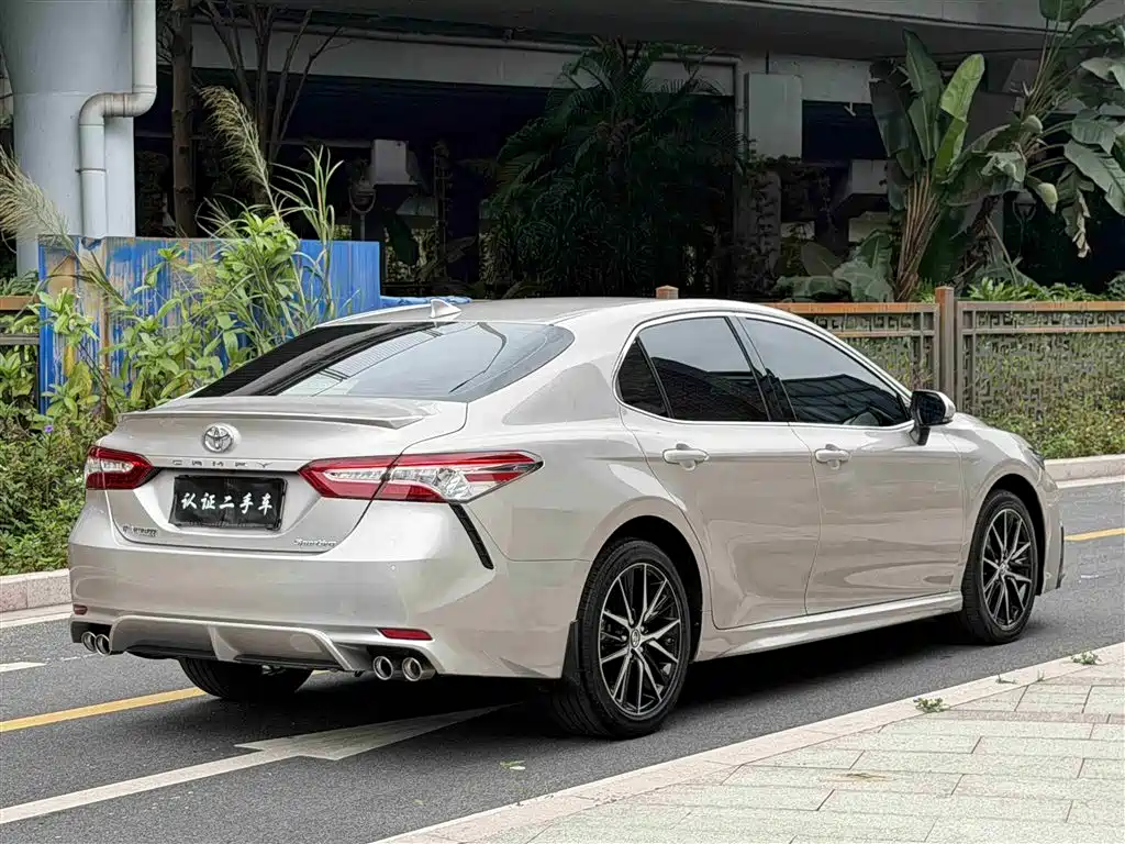 Toyota Camry 2021 — фото 6