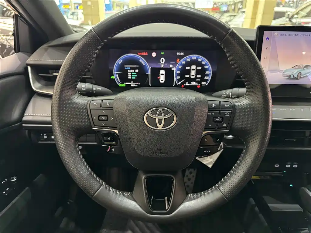 Toyota Camry 2024 — фото 10