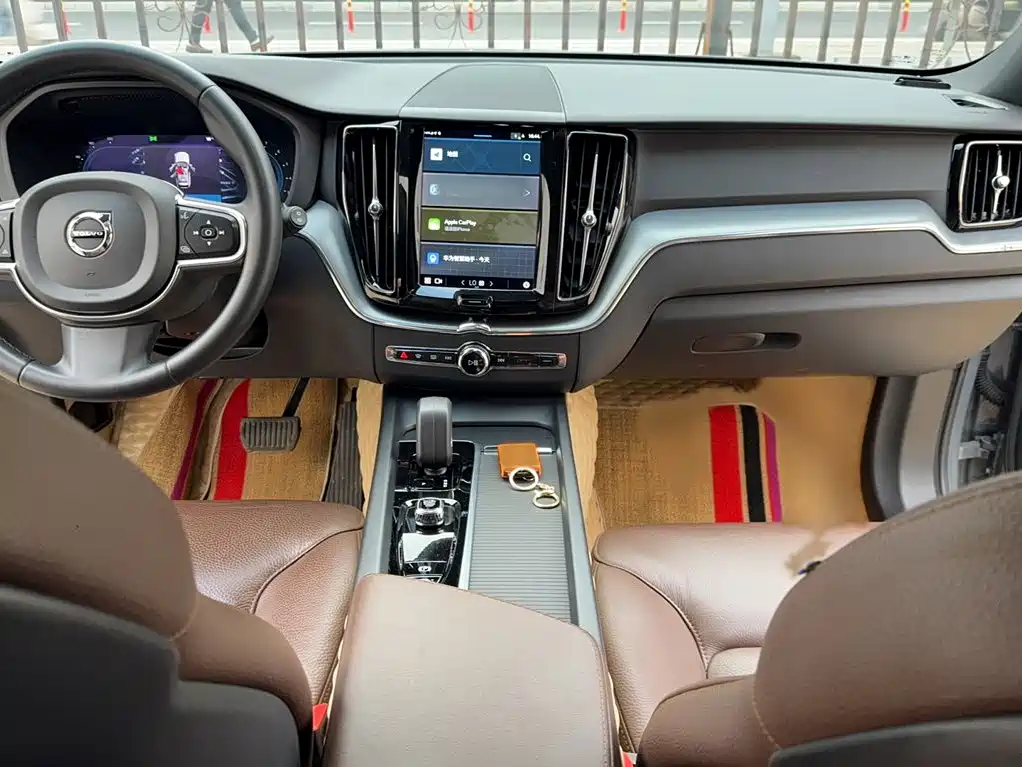 Volvo XC60 2022 — фото 9