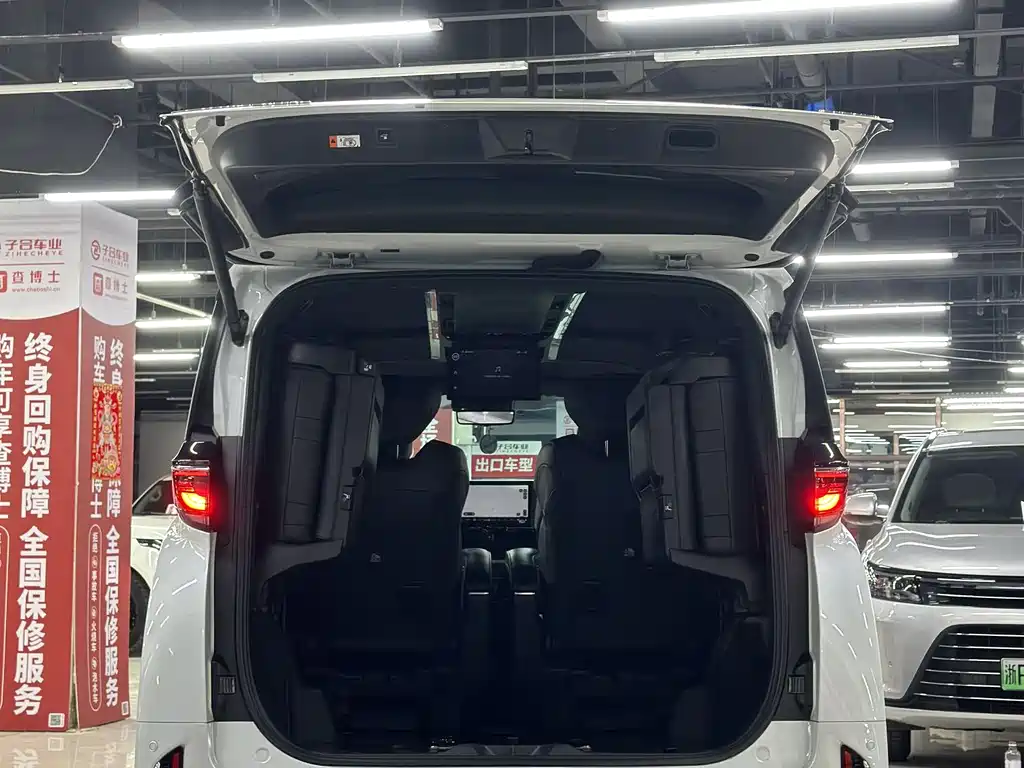 Toyota Vellfire 2024 — фото 23