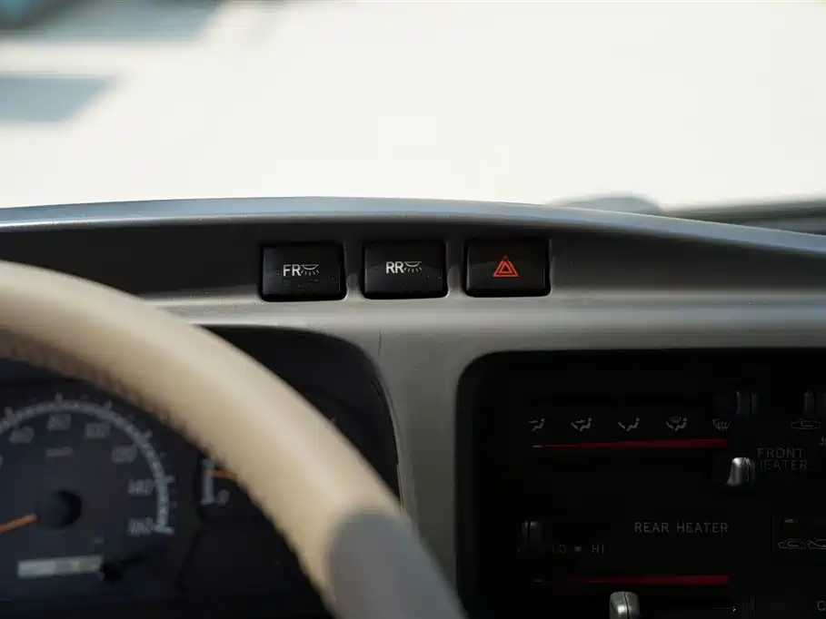 Toyota Coaster 2016 — фото 13