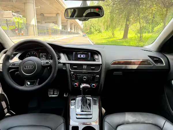 Audi A4L 2016