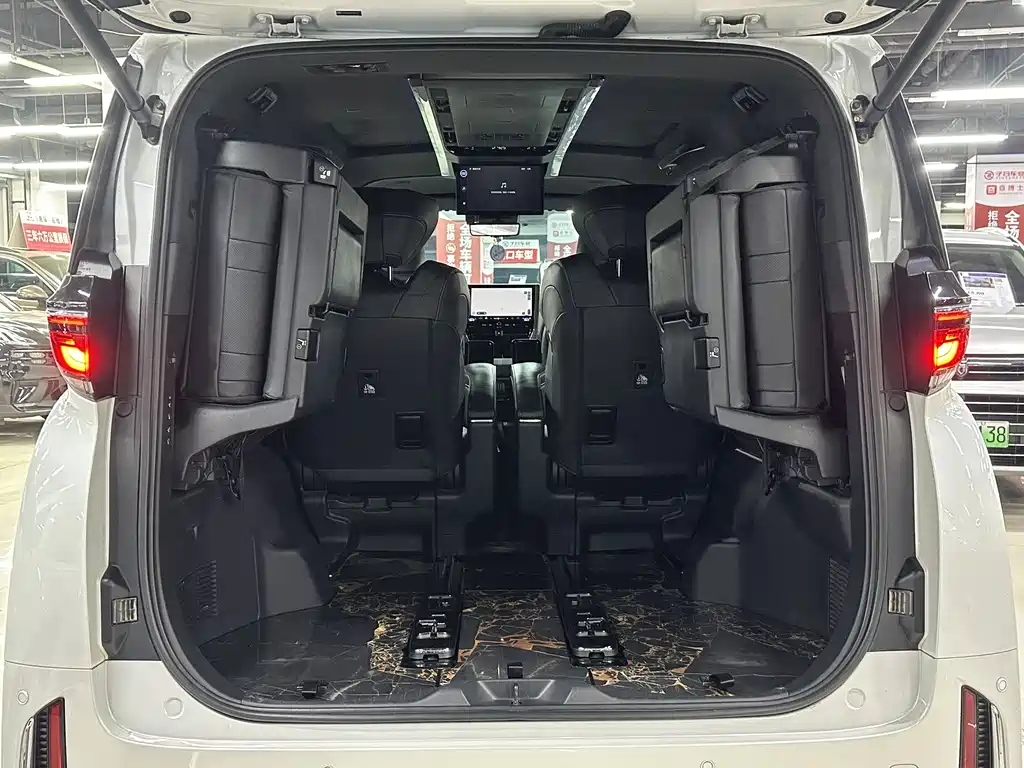 Toyota Vellfire 2024 — фото 21