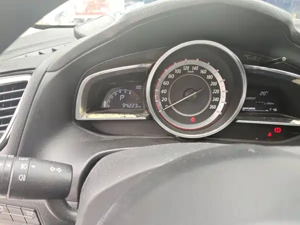 Mazda 3 Axela 2016