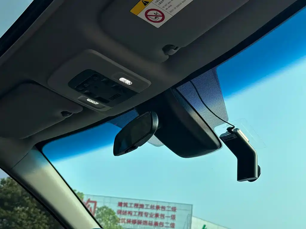 Toyota Camry 2018 — фото 25