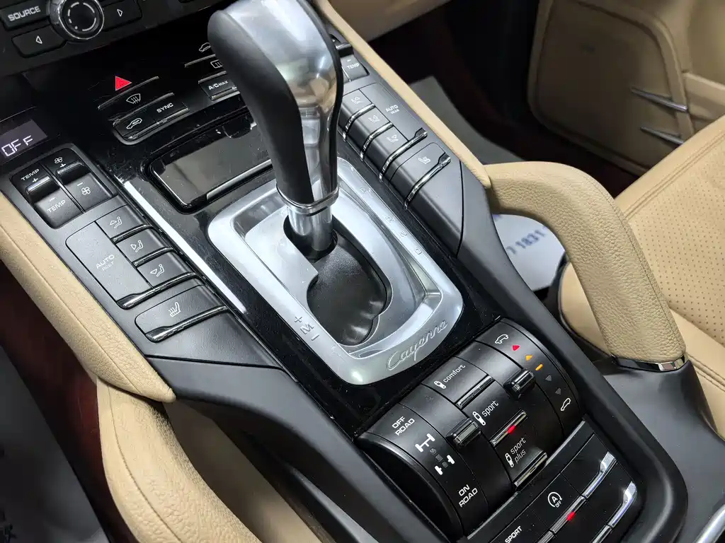Porsche Cayenne 2016 — фото 12