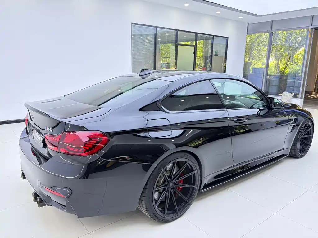 BMW M4 2018 — фото 8