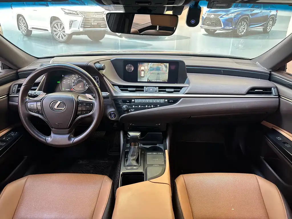 Lexus ES 2020 — фото 16