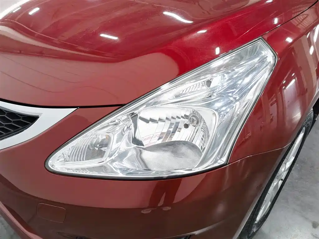 Nissan Tiida 2013