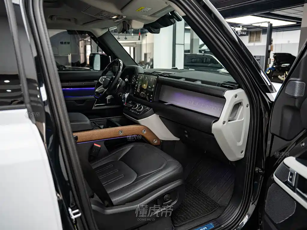 Land Rover Defender 2021 — фото 13