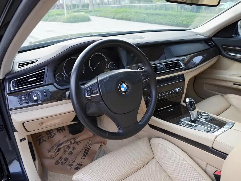 BMW 7 Series 2010 — фото 14