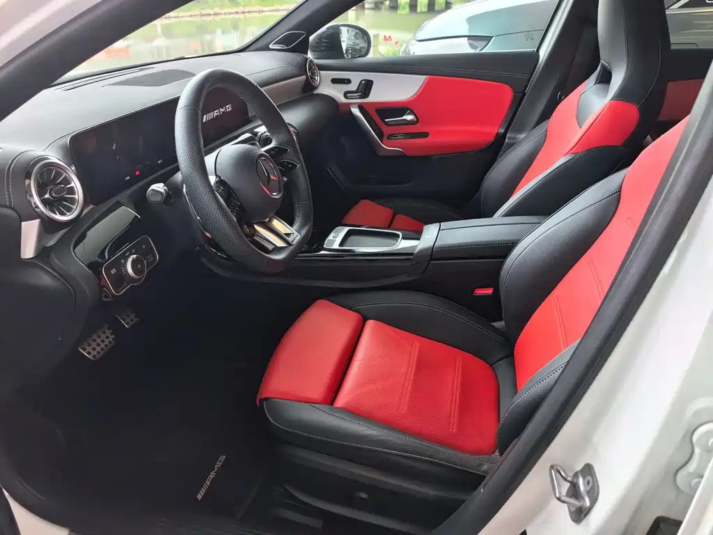 Mercedes-Benz A-Class AMG 2025 — фото 3
