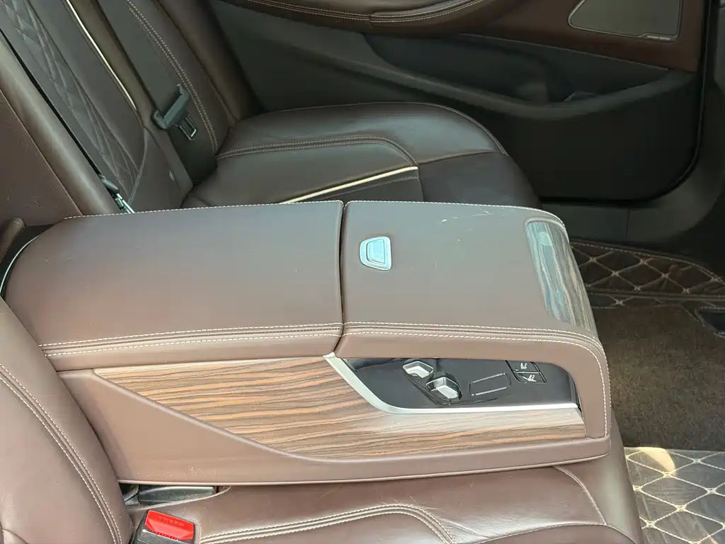 BMW 5 Series New Energy 2019 — фото 12