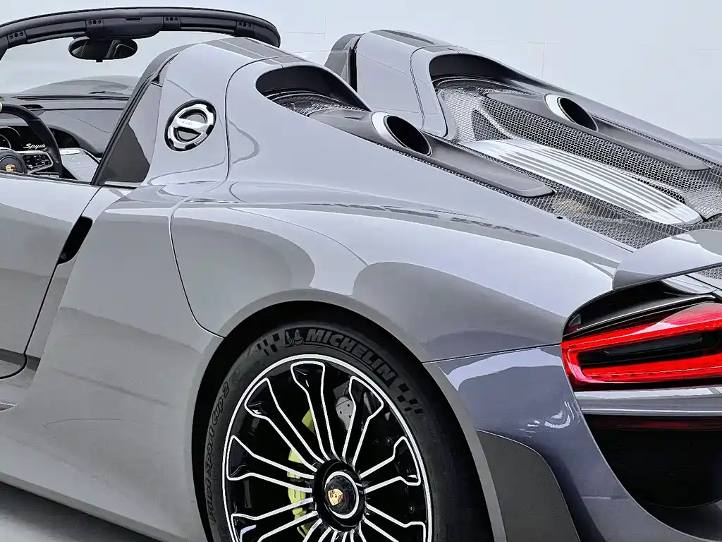 Porsche 918 Spyder 2015 — фото 11