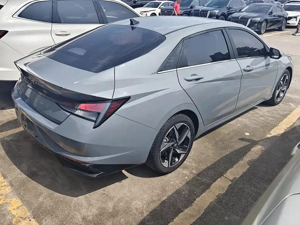 Hyundai Elantra 2021 — фото 16