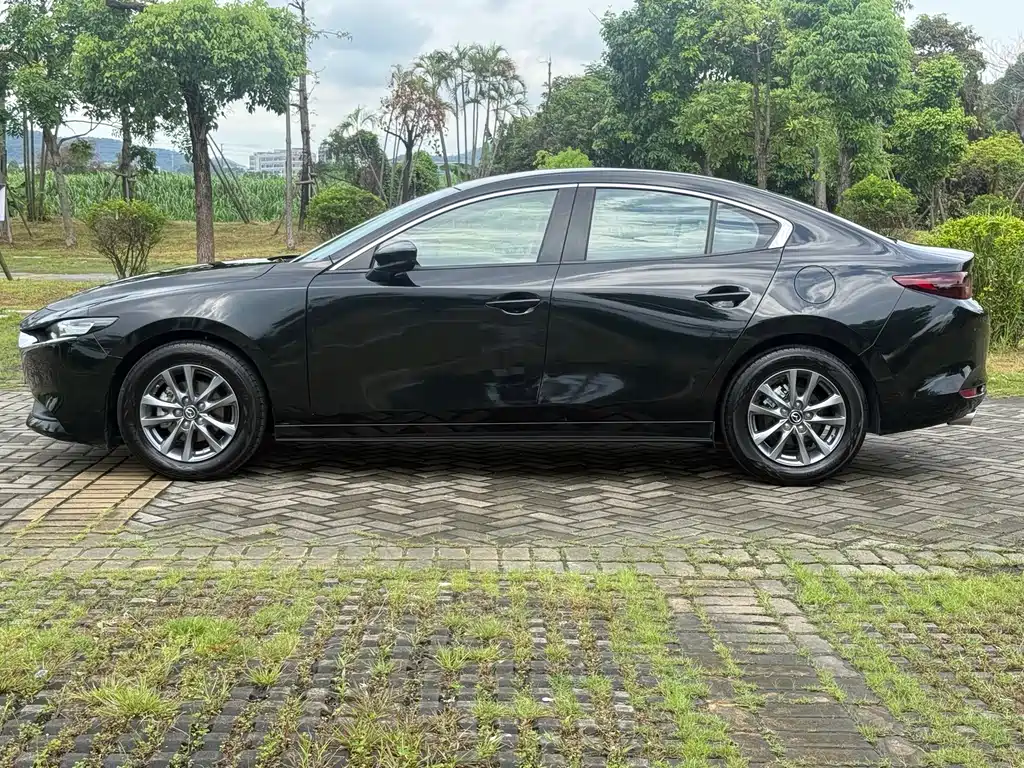 Mazda 3 Axela 2024