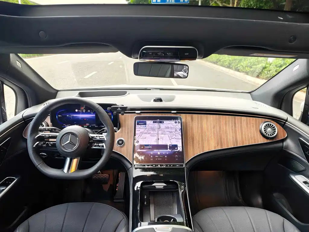 Mercedes-Benz EQE SUV 2025 — фото 10