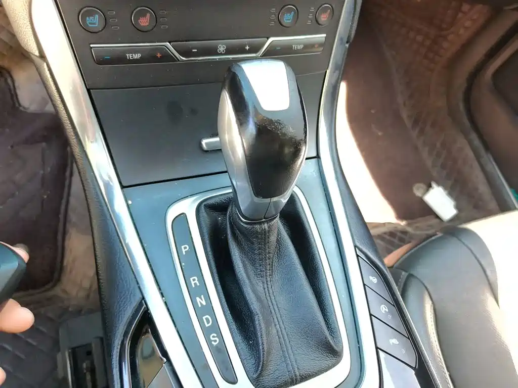 Ford Edge 2018 — фото 11