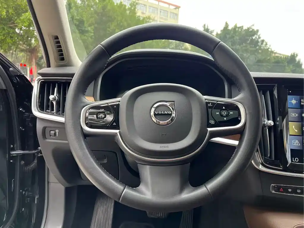 Volvo S90 2018 — фото 34