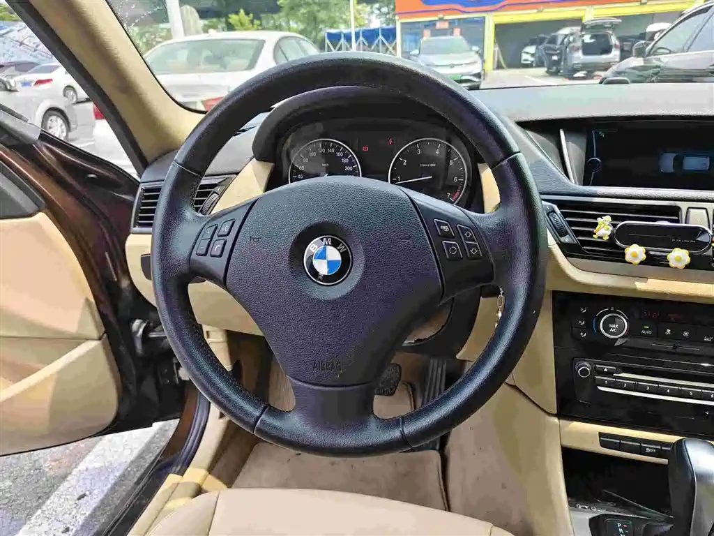 BMW X1 2013 — фото 13