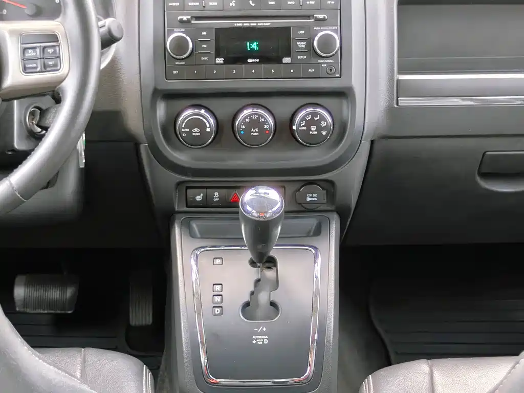 Jeep Compass 2013 — фото 11