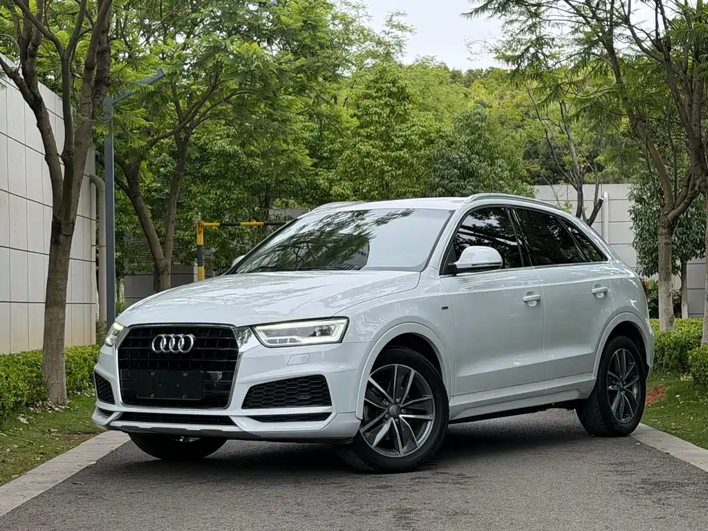 Audi Q3 2019 — фото 1