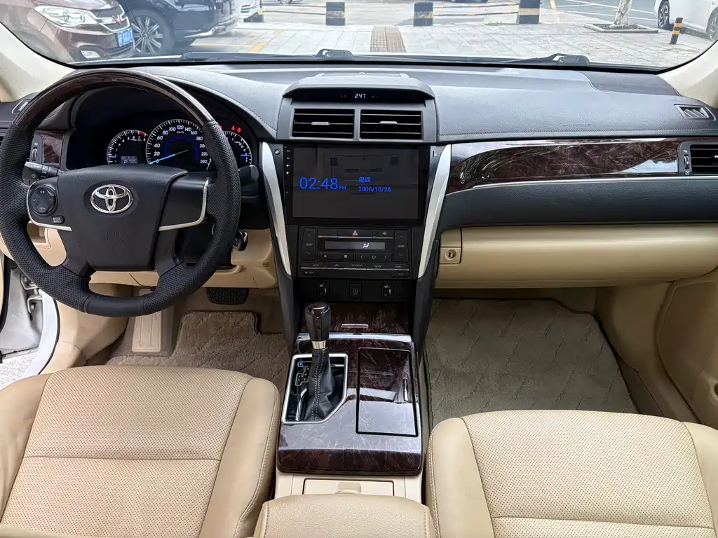 Toyota Camry 2017 — фото 6